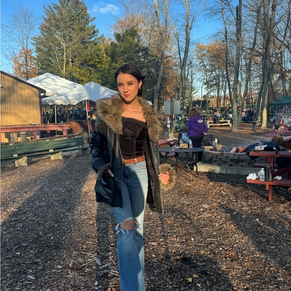 MEET YOUR POSHER HALEY - Picture 7 of 12